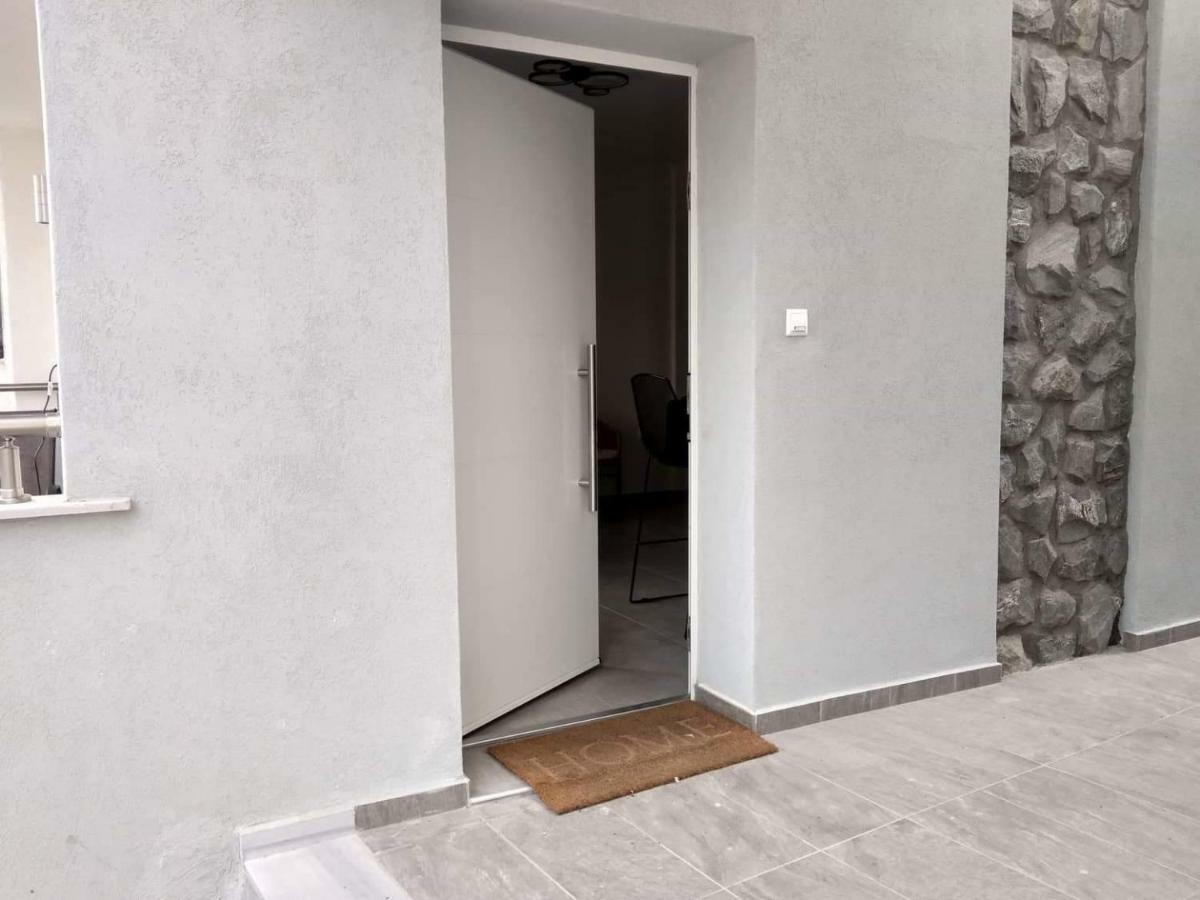 Petrani Suite 1 Néa Péramos Exteriér fotografie
